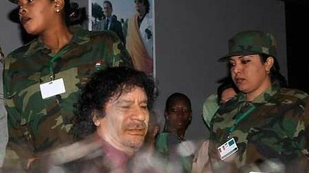 ألقت رئيسة فريق حرسه الخاص بنفسها أثناء محاولة لاغتياله في عام 1998 على جسد القذافي للحيلولة دون إصابته بالرصاص، وقد حزن بشدة لمقتلها.