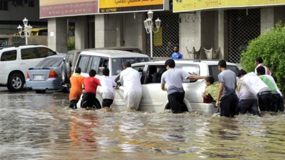 As many Saudi men gathered together for help, they succeeded to move the stuck car.