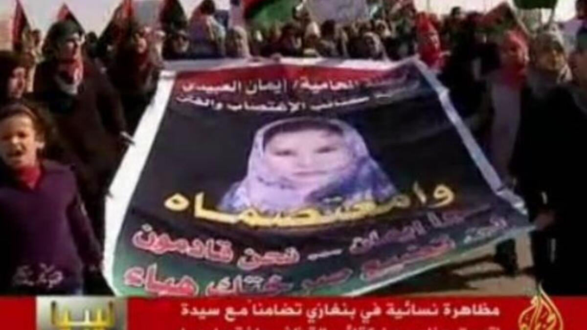 خرجت المئات من نساء مدينة بنغازي -وهي المدينة التي تنتمي إليها العبيدي- في مظاهرة للتضامن مع هذه الشابة.