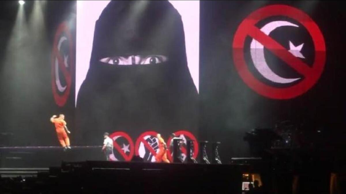 صورة امرأة ترتدي النقاب في حفل مادونا في أبوظبي