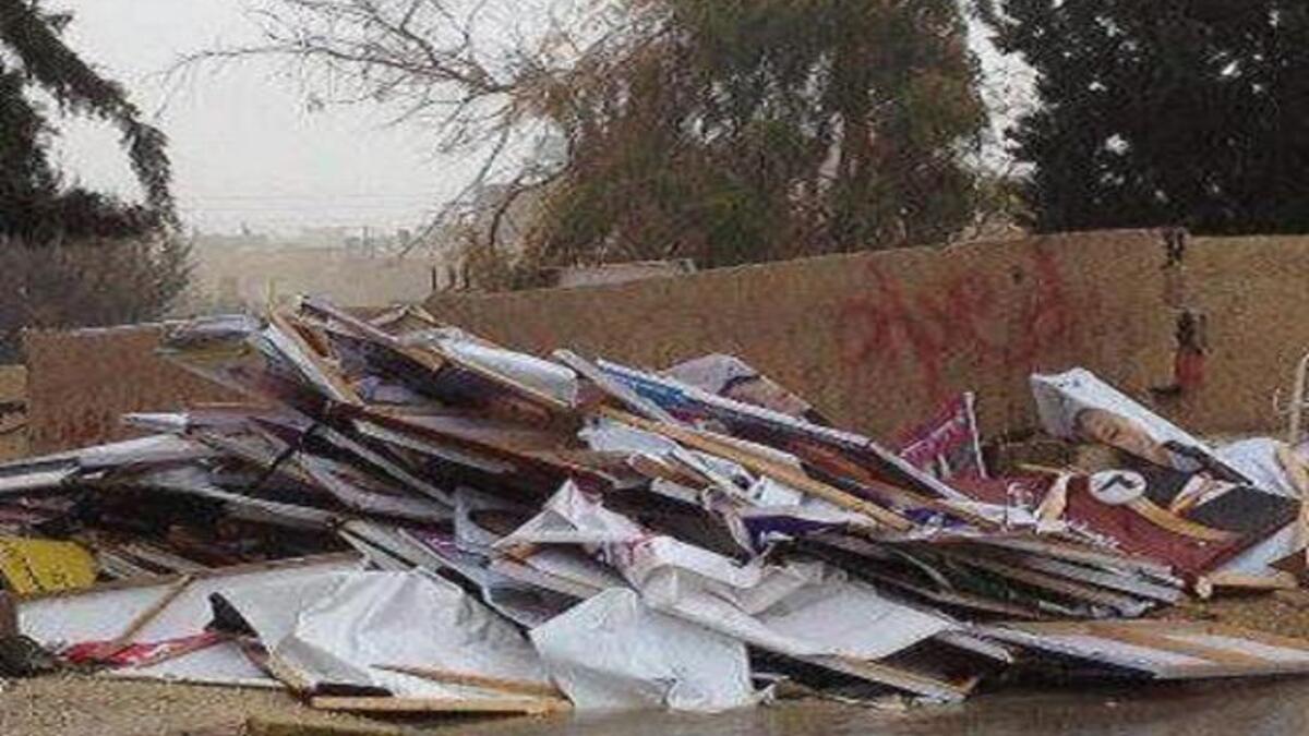 بوسترات المرشحين الأردنيين وقد أطاح بها المطر