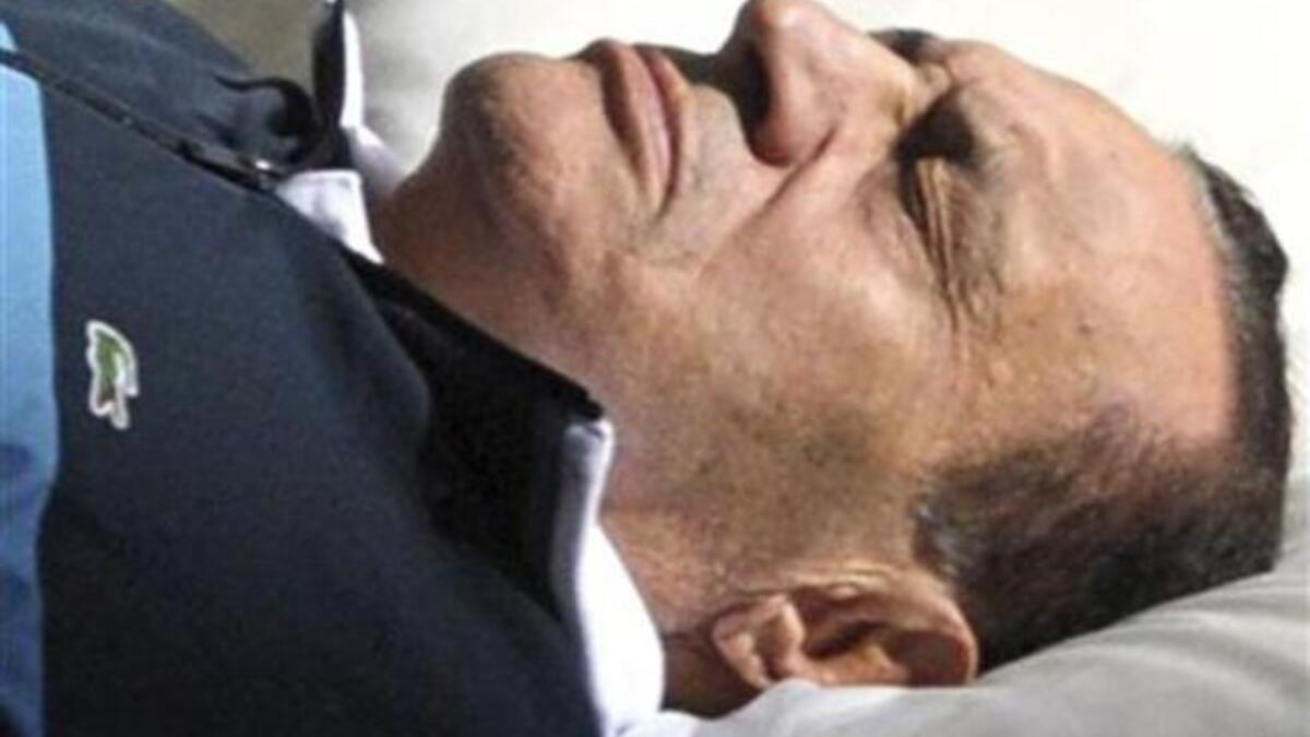 Hosni Mubarak threatens to kill himself