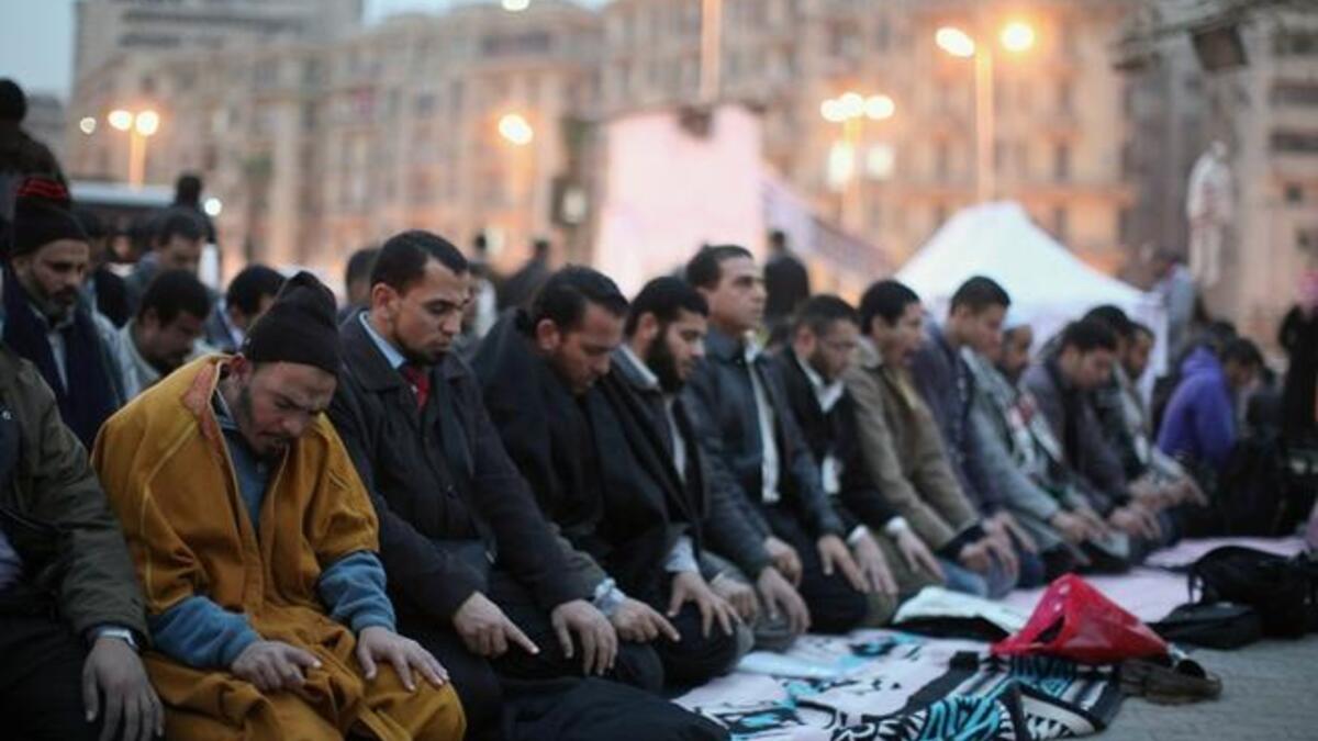 Tahrir Square prays as one hand