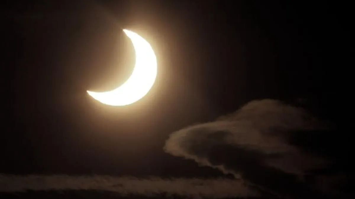 Ramadan is upon us. It is the ninth month of the Islamic lunar calendar. This year is set to have the longest fasting day 
of the fasting month in 26 years, according to experts. That is, 16 hours and 1 minute in Jordan. 
Also set for the hottest month of this summer with soaring temperatures.