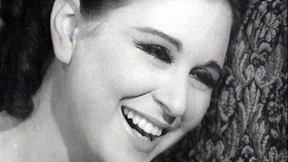 عرفت سعاد حسني برقتها وأنوثتها وقدرتها على لعب مختلف الأدوار من الفتاة المراهقة إلى السيدة الناضجة فاستحقت لقب السندريلا بجدارة.