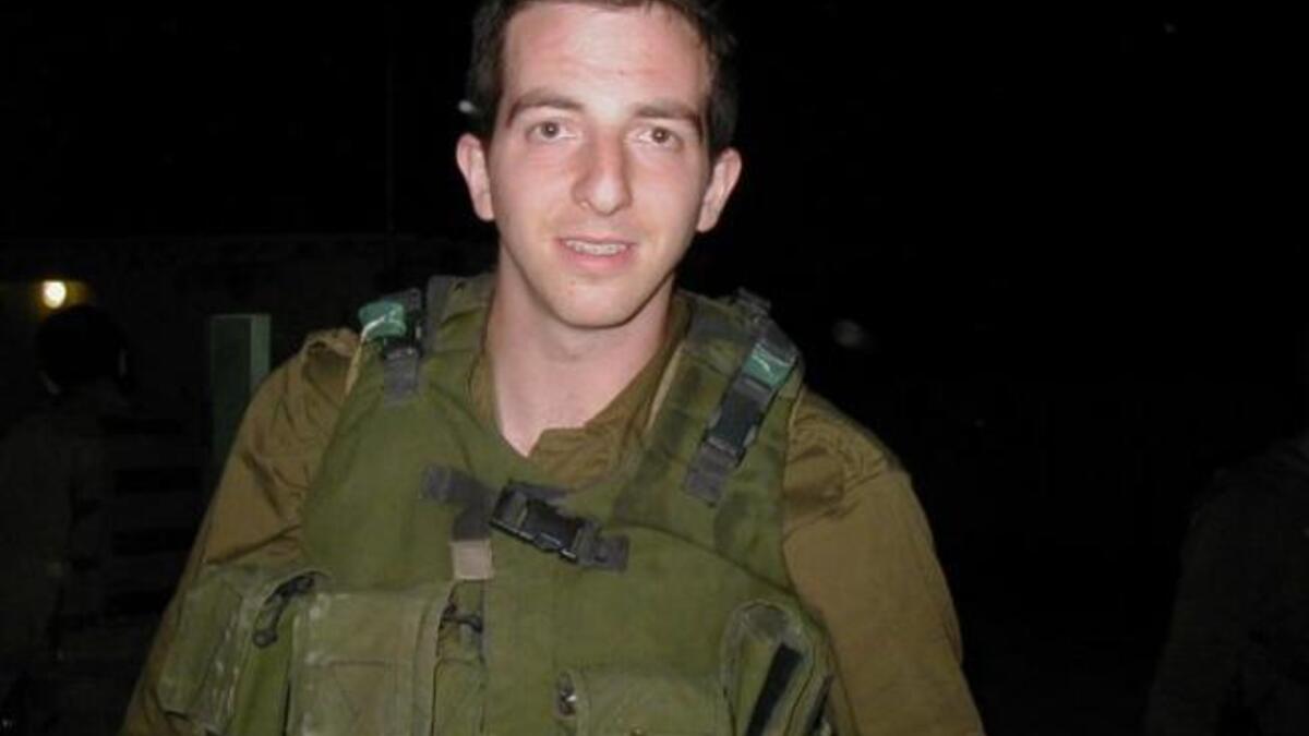 ايلان جرابيل آخر جاسوس إسرائيلي. شارك مع المتظاهرين بميدان التحرير وتواجد بالمساجد، وساهم مع شباب الثورة بحجة أنه صحفي روماني مسلم.