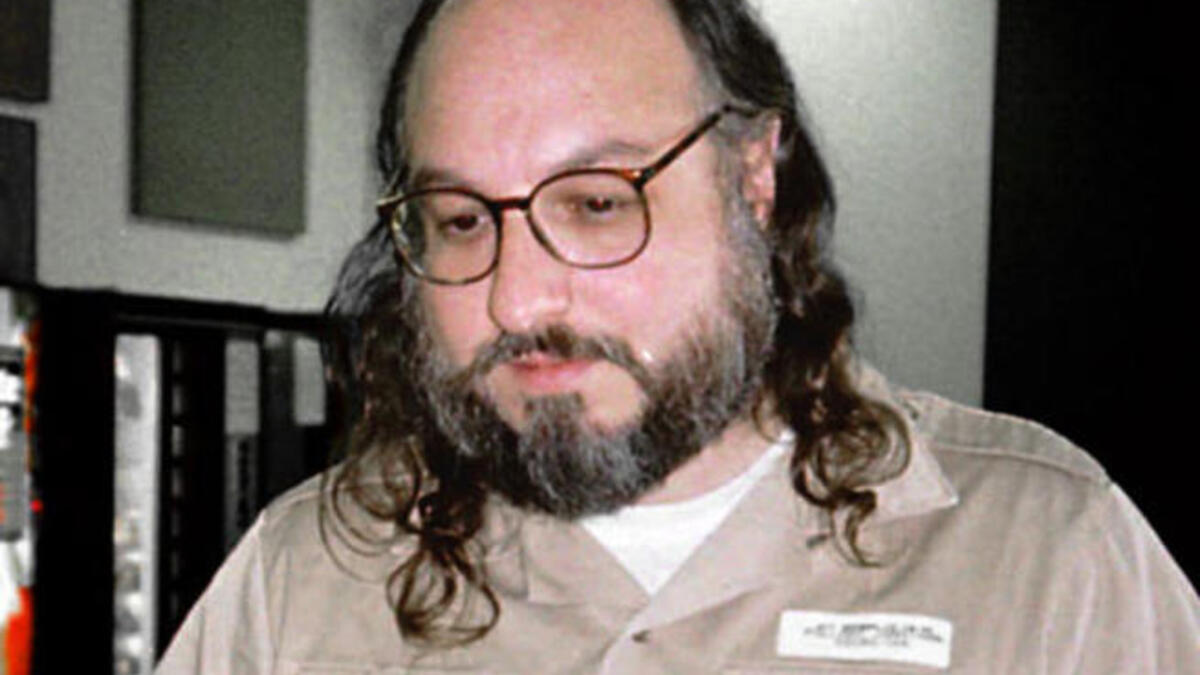 جوناثان بولارد يهودي أدين بالتجسس على أمريكا لحساب إسرائيل وقد قدر حجم الوثائق التي قدمها بكومة قاعدتها 6 اقدام مربعة وارتفاعها 10 اقدام.