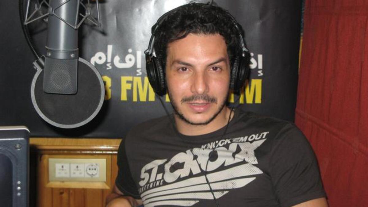 الفنان باسل خياط تقمص شخصية القذافى حينما ظهر غاضباً على التلفزيون السوري وتسائل "من هؤلاء المندسين الذين يريدون زعزعة الوطن؟ من هؤلاء؟".