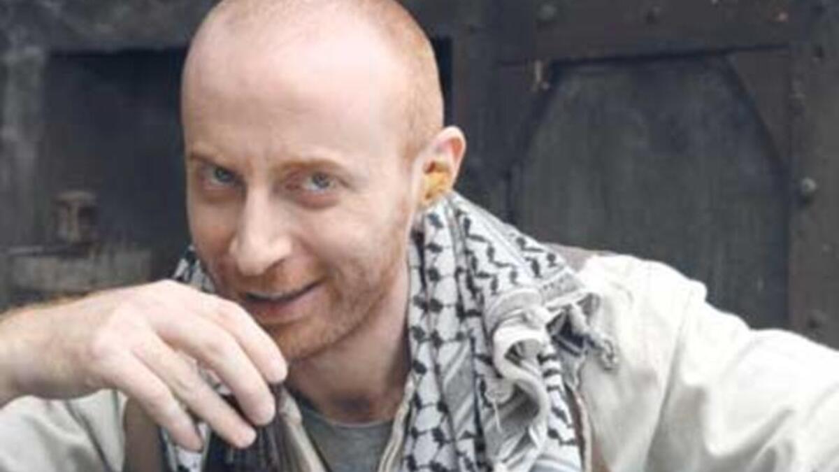 تحدث مصطفى الخاني (نجم باب الحاره) عن ضرورة إعادة حالة الطوارئ بسبب ما تشهده سوريا حاليا.