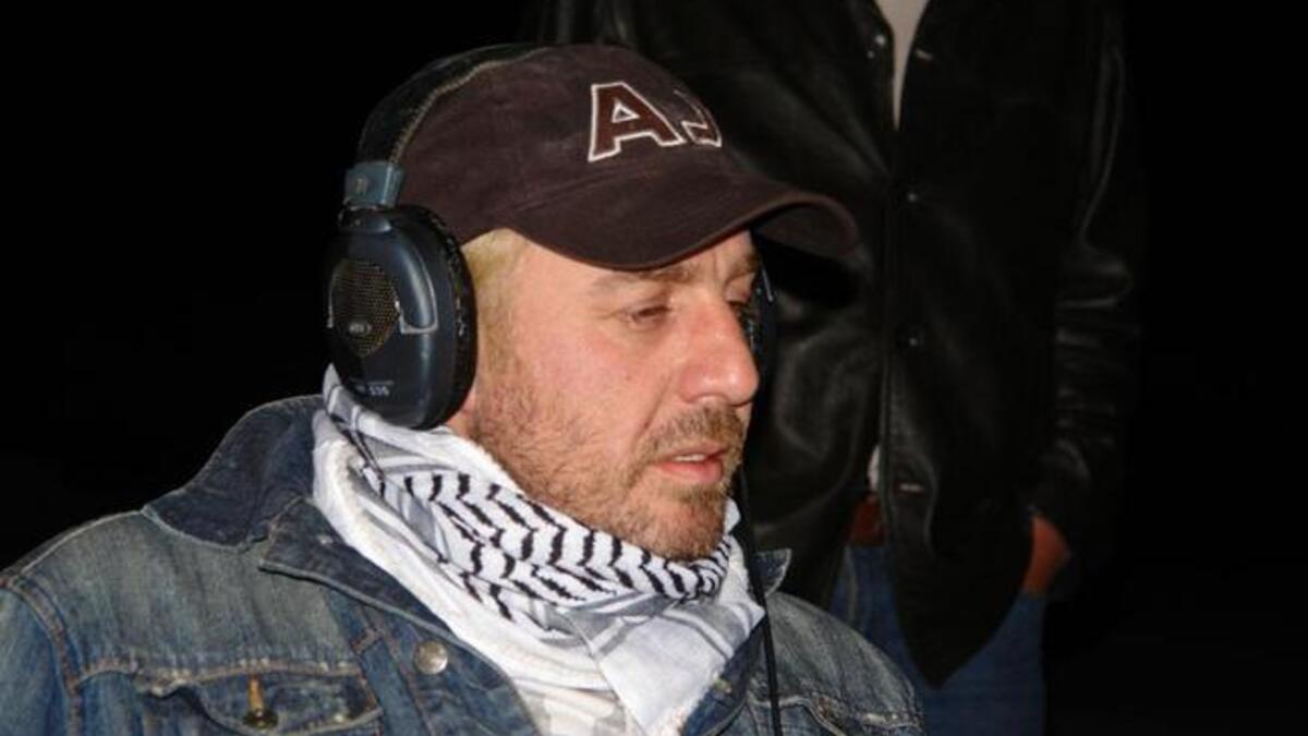 أما زوجها المخرج والممثل وائل رمضان فقد اتهم الثوّار بتنفيذ الأجندات الخارجية، وطالب الرئيس الأسد بالإبقاء على حالة الطوارئ!.