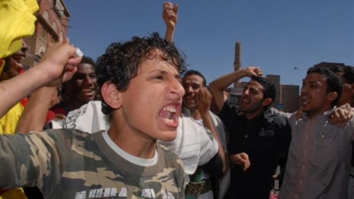 Dozens of Yemeni activists calling for the ouster of Yemen's President Ali Abdullah Saleh clash with the regime's supporters in Sanaa during protests.