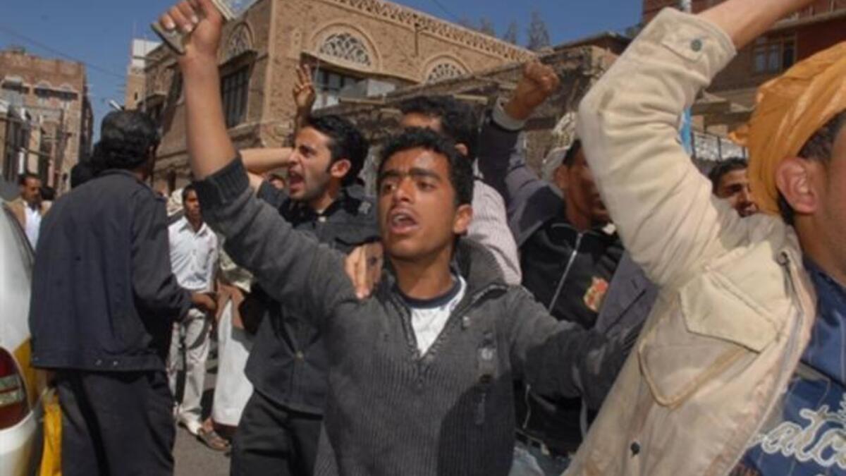 Dozens of Yemeni activists calling for the ouster of Yemen's President Ali Abdullah Saleh clash with the regime's supporters in Sanaa during protests.
