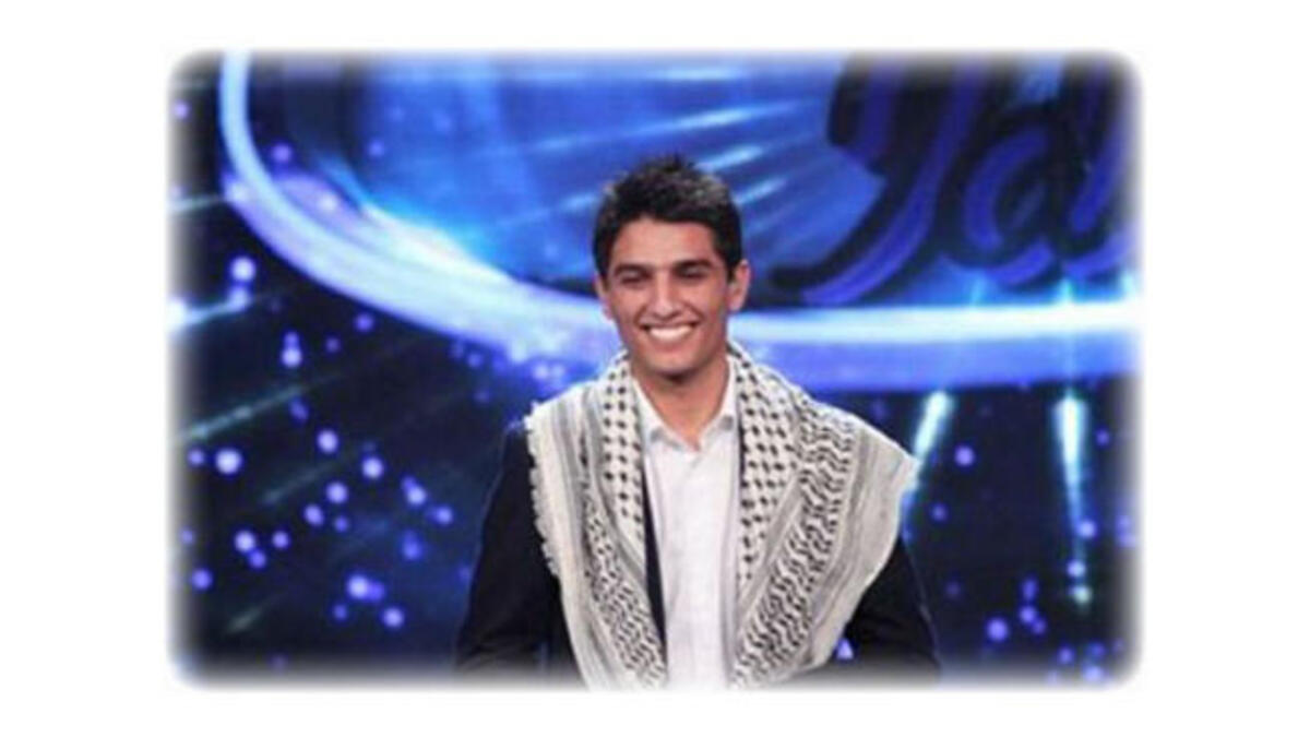 عساف يرتدي الكوفية الفلسطينية في عرب أيدول