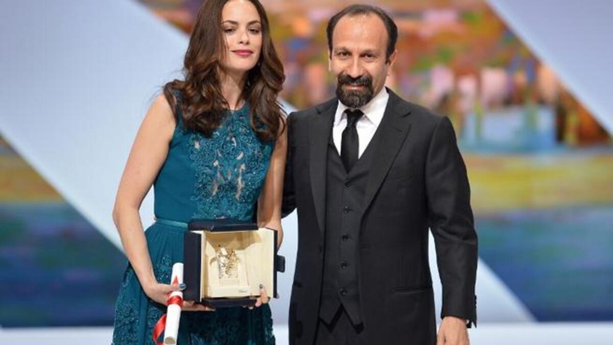 المخرج الإيراني أصغر فرهادي مع برينس بيجو بطلة فيلم الماضي.