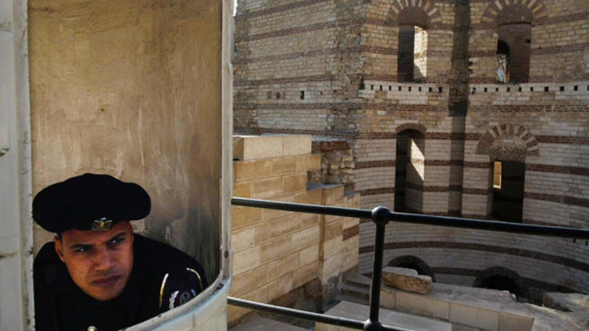 يعتبر ٢٥ يناير يوم الشرطة في مصر وقد أقره مبارك كإجازة رسمية تخليدا لذكرى بطولة الشرطة المصرية في مواجهة البريطانيين في الخمسينيات. اختاره المتظاهرون احتجاجا على تدهور الأوضاع السياسية والاقتصادية والفساد وبطش الجهات الأمنية بالمصريين.