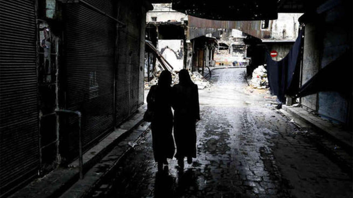 سيدتان في سوق حلب