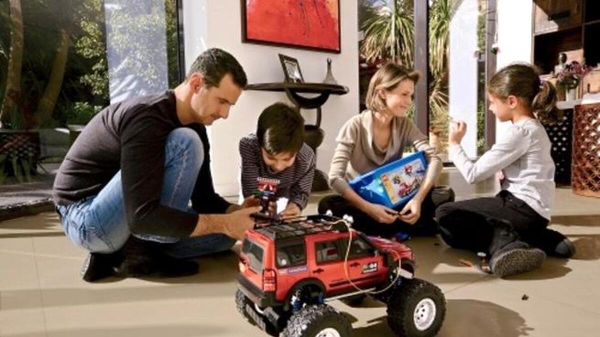 بشار الأسد وزوجته أسماء مع أولادهما