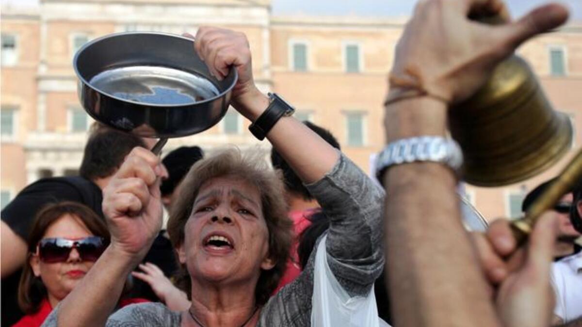 Mediterranean-blooded Spaniards enjoy a ruckus: In May, they clanked pots & pans to indicate
growing hunger. The May 15 (15-M) Movement highlighted - boisterously - serious problems caused by financial crisis.
By October, the capital's 'plaza' overflowed with people of the "indignado" ("indignant") Movement, mounted since May to
'Occupy' Madrid.