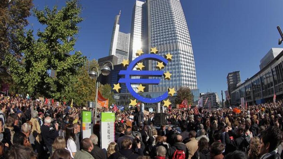 Germany rushes in. While abstaining from the first rounds of Spring & Summer rioting, Germany is making up for lost time
with its widespread weekend protests. Other new members to Global Protest club included Tokyo, in the march 
against greed.