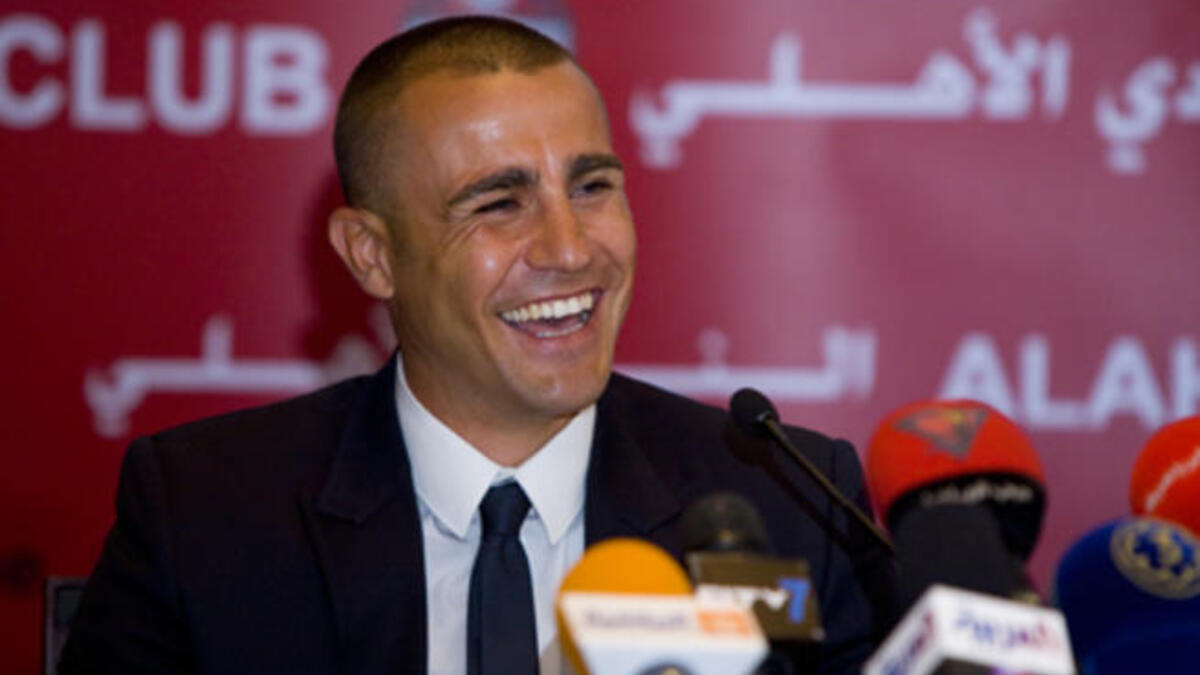 المدافع الإيطالي فابيو كانافارو، أبرز مدافعي العقد الماضي، قاد الآتزوري للفوز بمونديال 2006، ونال جائزة أفضل لاعب في العالم للعام ذاته، لقب بـ "حائط برلين".