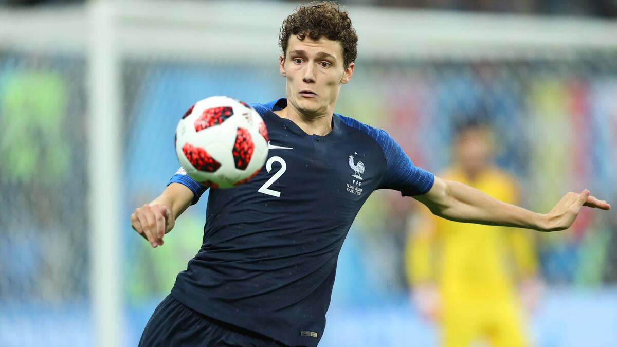 الظهير الأيمن: الفرنسي بينجامان بافارد