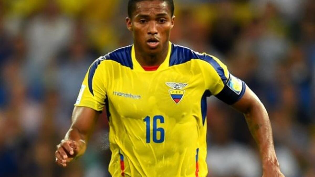 الظهير الأيمن: الإكوادوري أنتونيو فالنسيا