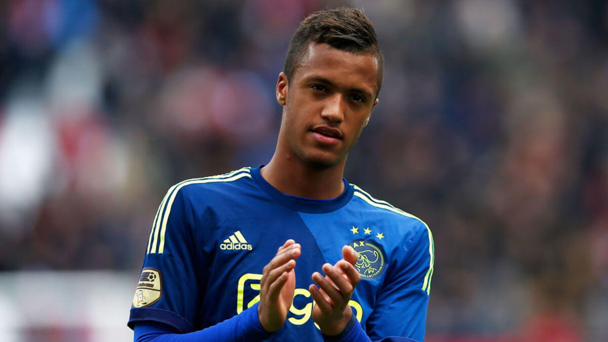 المهاجم الهولندي ريكاريو زيفكوفيتش (معار لفيليم الثاني من أياكس امستردام)