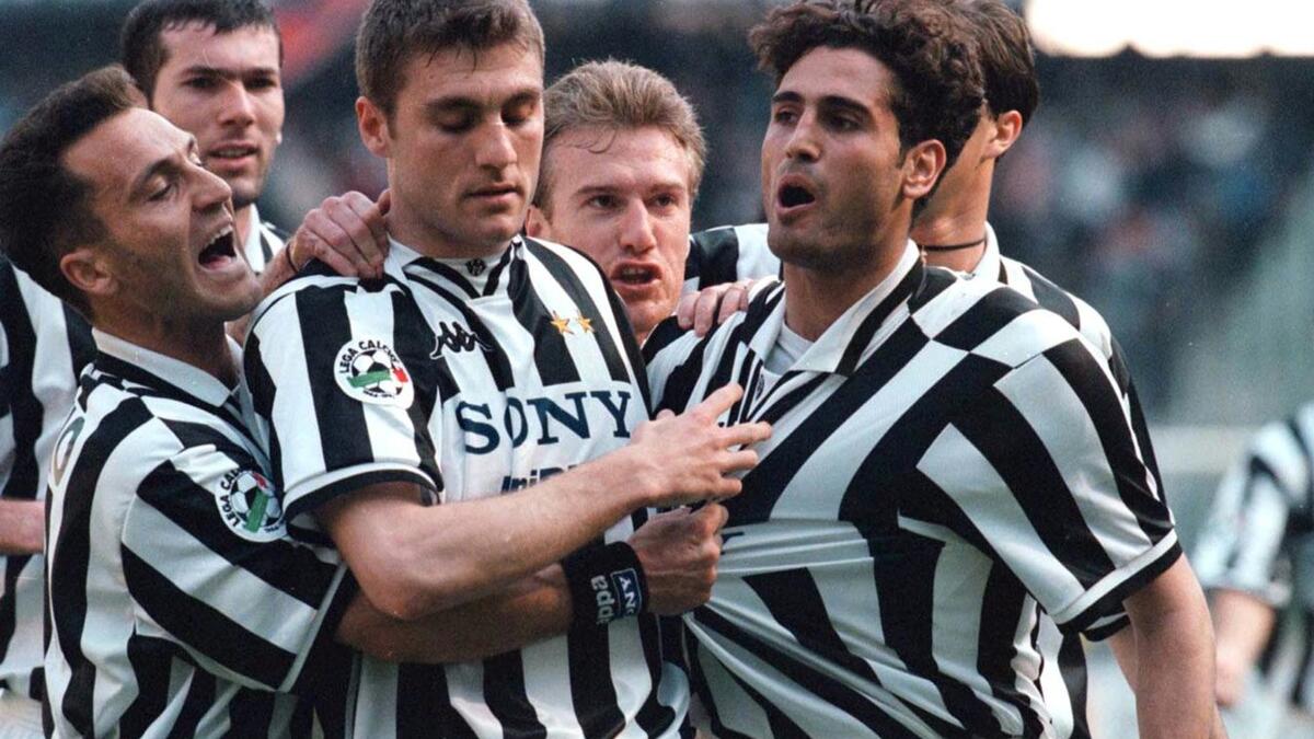 كريستيان فييري

لعب المهاجم الإيطالي السابق موسماً مع يوفنتوس (1995-1996) ثم انتقل لصفوف أتلتيكو مدريد الموسم التالي.

وتألق فييري بشكل أكبر في إسبانيا، خاض 32 مباراة مع الفريق المدريدي في مختلف البطولات مسجلاً إجمالي 22 هدف، مقارنة بـ 37 مباراة مع يوفنتوس، سجل خلالها 14 هدفاً.