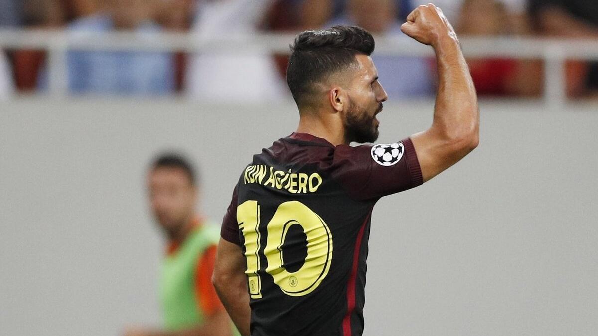 المهاجم الأرجنتيني سيرخيو أغويرو (مانشستر سيتي) بطول 173 سم.