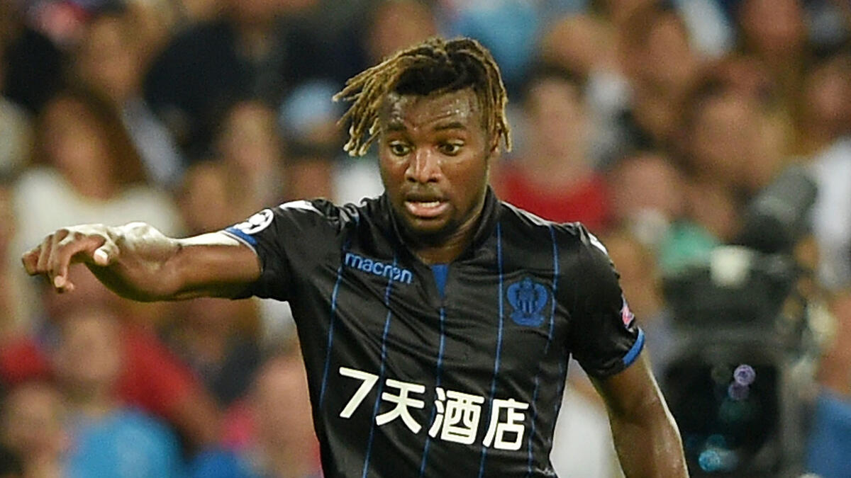 3. الجناح الفرنسي آلان سان ماكسيمين (نيس) 156 مراوغة ونسبة 54.55%.