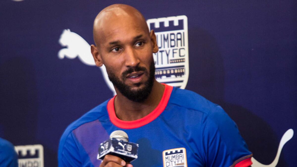 المهاجم الفرنسي نيكولا أنيلكا (مومباي سيتي): اعتنق الإسلام عام 2004 حينما تواجد في الإمارات، كما أخذ اسم عبد السلام بلال، وقد كشف أن الإسلام ساعده على التكيف مع الظروف الصعبة.