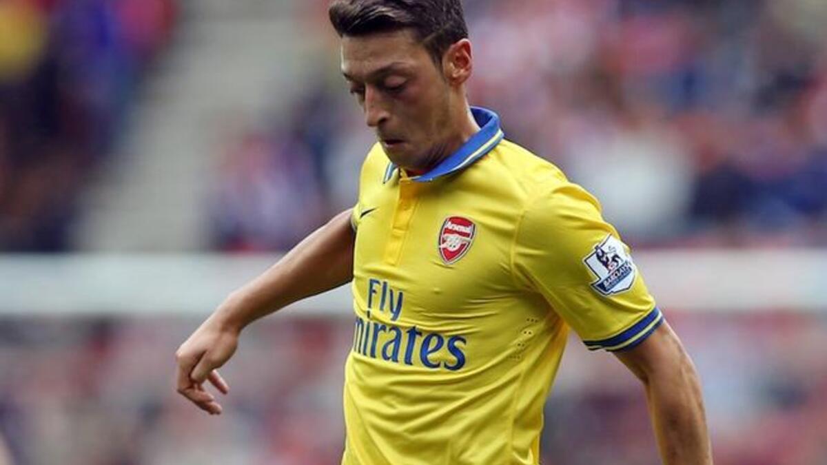 الألماني مسعود أوزي: انتقل من ريال مدريد لآرسنال مقابل 44 مليون جنيه استرليني الصيف الماضي ليصبح الصفقة الأغلى في تاريخ الغانرز، بدأ صاحب الـ 25 عاماً الموسم بشكل رائع قبل أن يتراجع مستواه بسبب الإصابات.