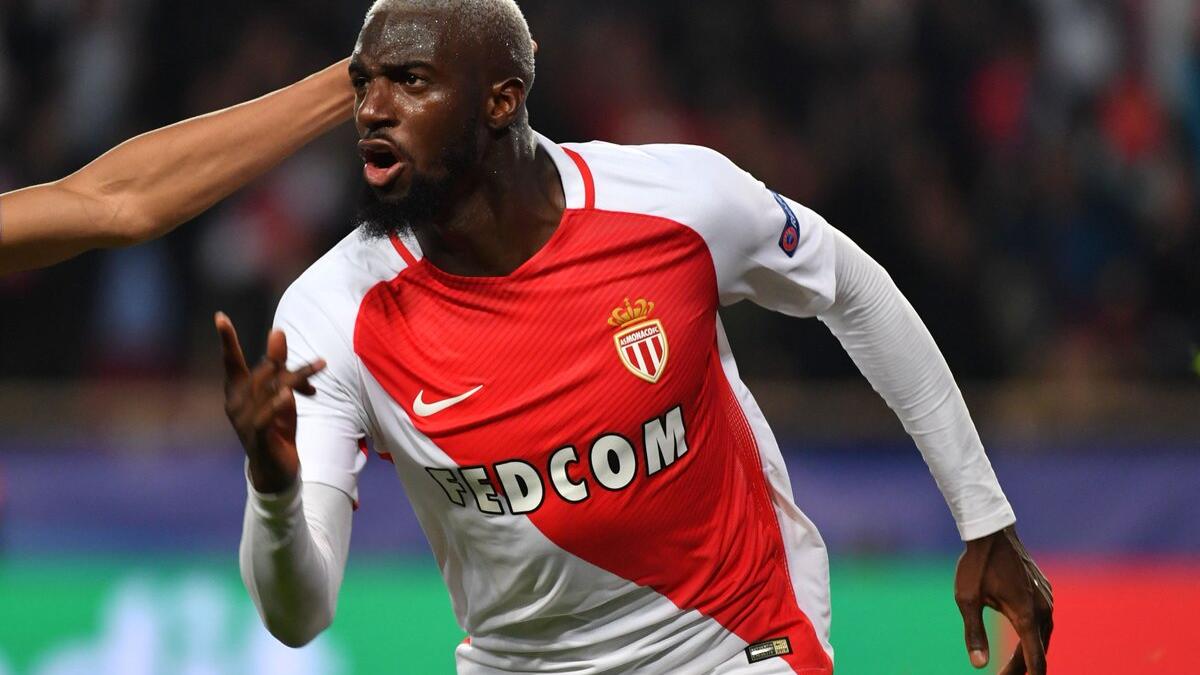 الفرنسي تايموي باكايوكو (22 عاماً): انتقل إلى موناكو عام 2014 قادماً من رين. يتابعه تشيلسي هذا الصيف، كان أداؤه في قلب خط وسط موناكو رفقة فابينيو سبباً رئيسياً في صلابة الفريق الذي أحرز لقب الدوري الفرنسي. يبلغ متوسط دقة تمريراته 87%.