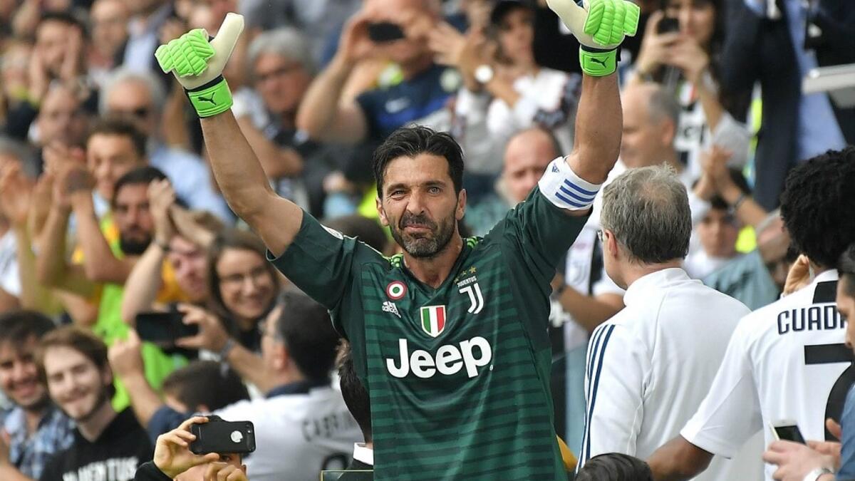 المركز الرابع: الحارس الإيطالي جيانلويجي بوفون - من بارما إلى يوفنتوس عام 2001 مقابل 52.88 مليون يورو.