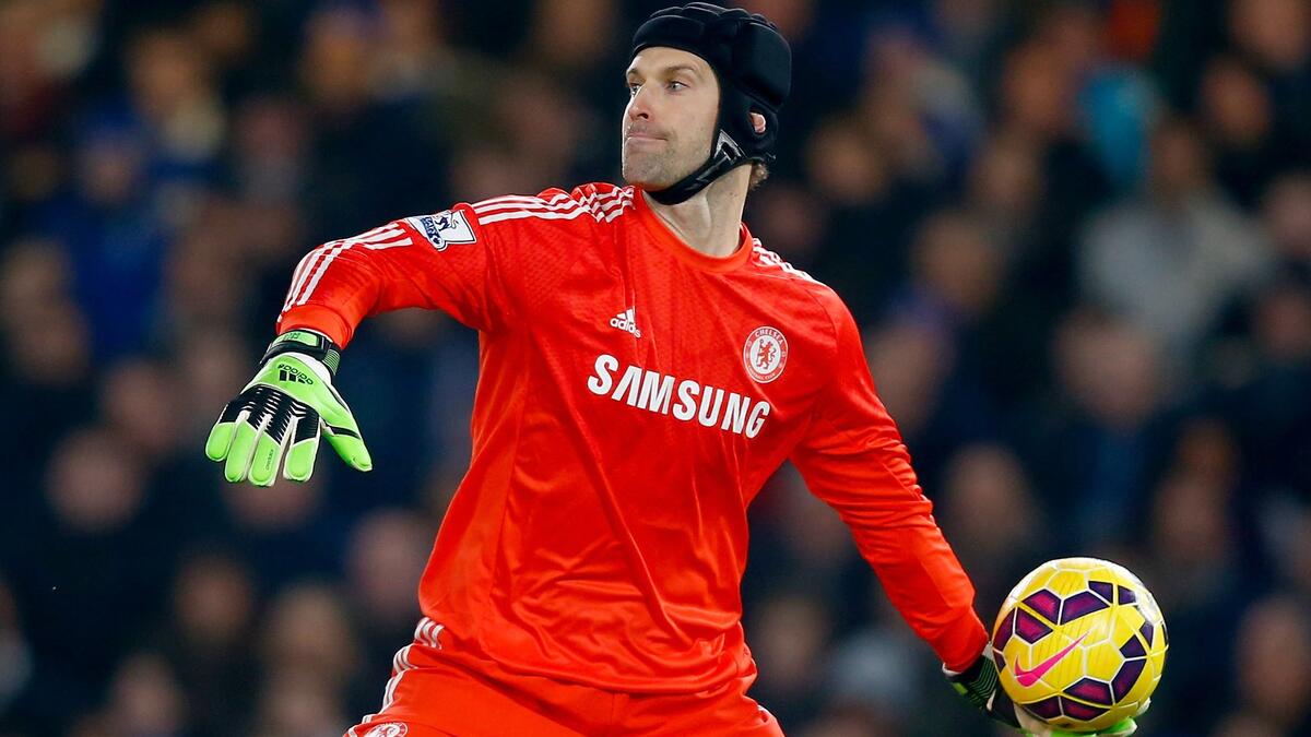 الحارس التشيكي بيتر تشيك: جاء من رين عام 2004 مقابل 7 ملايين جنيه، فاز بجميع البطولات الممكنة خلال الـ 11 عاماً التي قضاها رفقة النادي اللندني، تألق في نهائي دوري الأبطال 2012 حينما تصدى لركلتي ترجيح منحتا تشيلسي فوزه الأول باللقب الأوروبي.