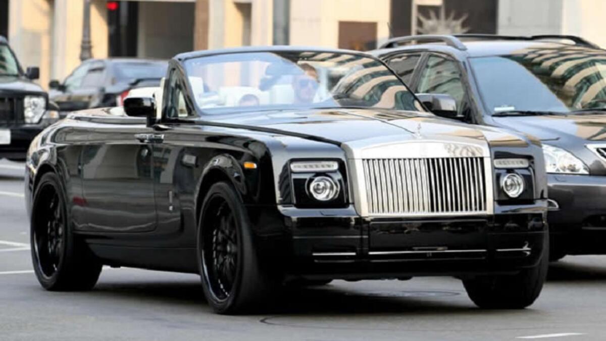 7- الجناح الإنجليزي المعتزل ديفيد بيكهام: رولز رويس فانتوم وسعرها 350 ألف جنيه استرليني