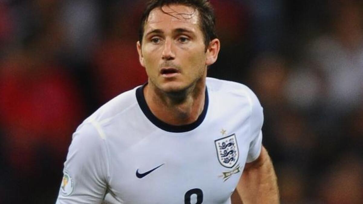 لاعب الوسط الإنجليزي فرانك لامبارد: شارك في أكثر من 100 مباراة دولية سجل خلالها 29 هدفاً، يعتبر من ضمن الجيل الذهبي الحالي للكرة الإنجليزية التي لم تنجح حتى الآن في الفوز بأية بطولة كبيرة.