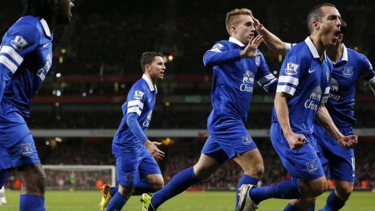 إيفرتون الإنجليزي: قاد المدرب روبرتو مارتينيز التوفيز للمركز الخامس حتى الآن بتواجد نجوم صاعدة مثل روميلو لوكاكو وجيرارد ديلوفيو وكيفين ميرالاس ليصبح الفريق من أبرز قوى البريميير ليغ.