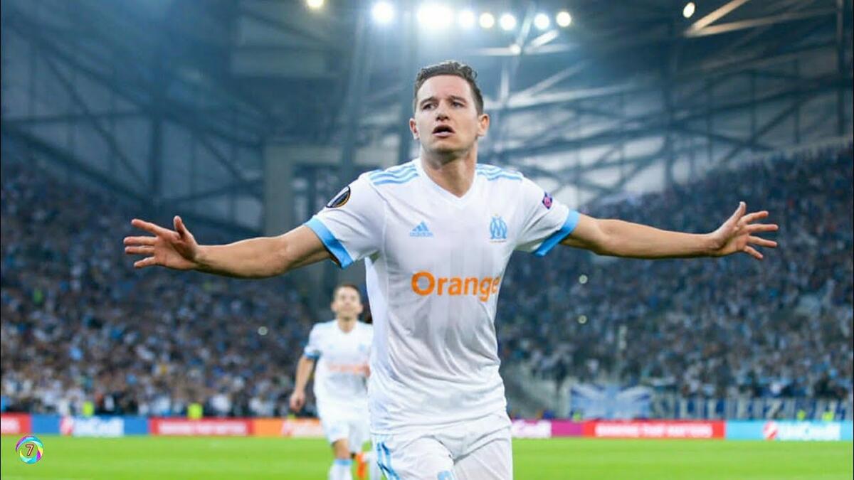 7. الجناح الفرنسي فلوريان توفان (مرسيليا) 123 مراوغة ونسبة 53.95%.