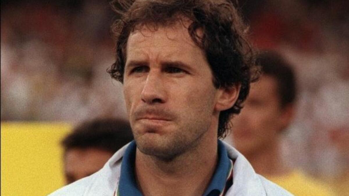 المدافع الإيطالي فرانكو باريزي، يعتبر من أفضل المدافعين في التاريخ، فاز بدوري أبطال أوروبا 3 مرات مع ميلان، اشتهر بتميزه في موقع القشاش (الليبيرو).