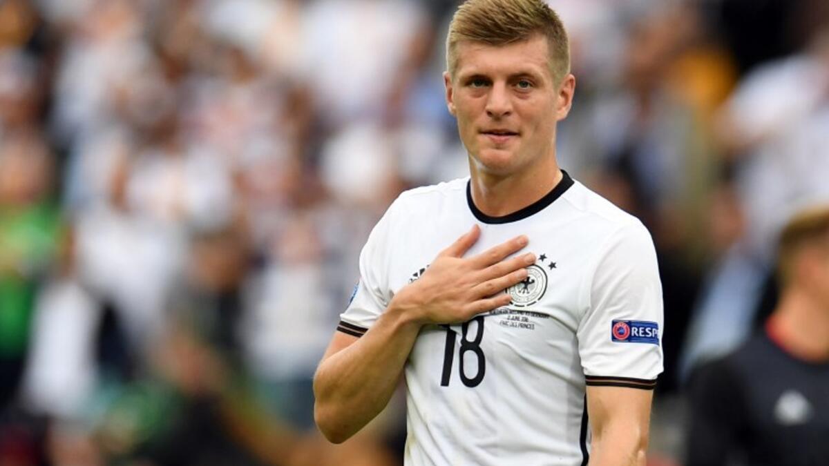 لاعب الوسط الألماني توني كروس: أكمل نجم ريال مدريد تمريرات ناجحة أكثر من جميع لاعبي آيرلندا الشمالية خلال مباراة المنتخبين في باريس، أفضل الممرين في مرحلة المجموعات مما ساعد المانشافت في العبور للدور القادم بسهولة.