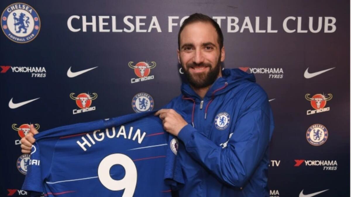 المهاجم الأرجنتيني غونزالو هيغواين: من يوفنتوس إلى تشيلسي على سبيل الإعارة