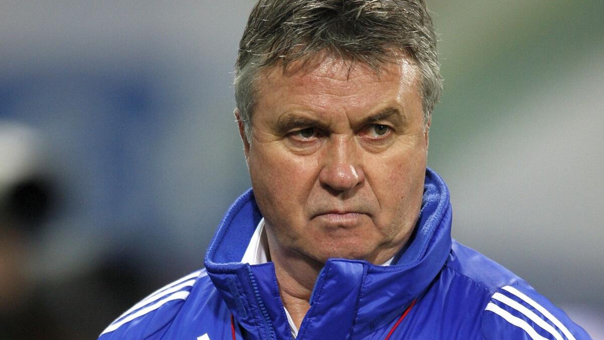 الهولندي غوس هيدينك: حقق العديد من النجاحات، إلا أنه تورط في قضية تهرب ضريبي عندما كان مدرباً للمنتخب الروسي عام 2007، فتم إيقافه 6 أشهر وتغريمه 30 ألف جنيه استرليني بعد تفاديه دفع مليون جنيه كضرائب بداية مسيرته.