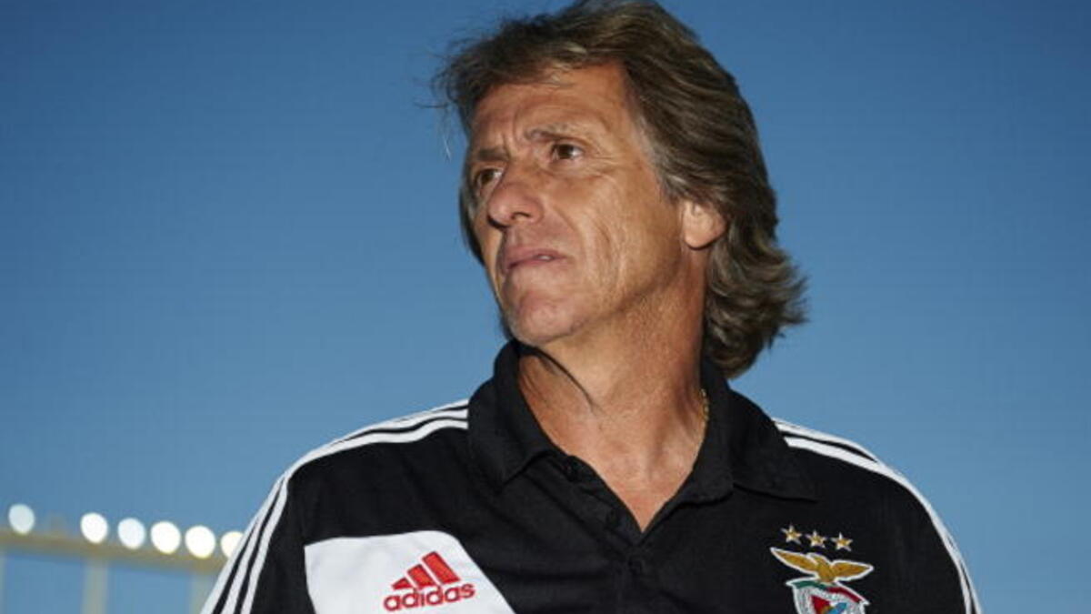 البرتغالي جورجي جيسوس (بنفيكا) برصيد 12457 نقطة.