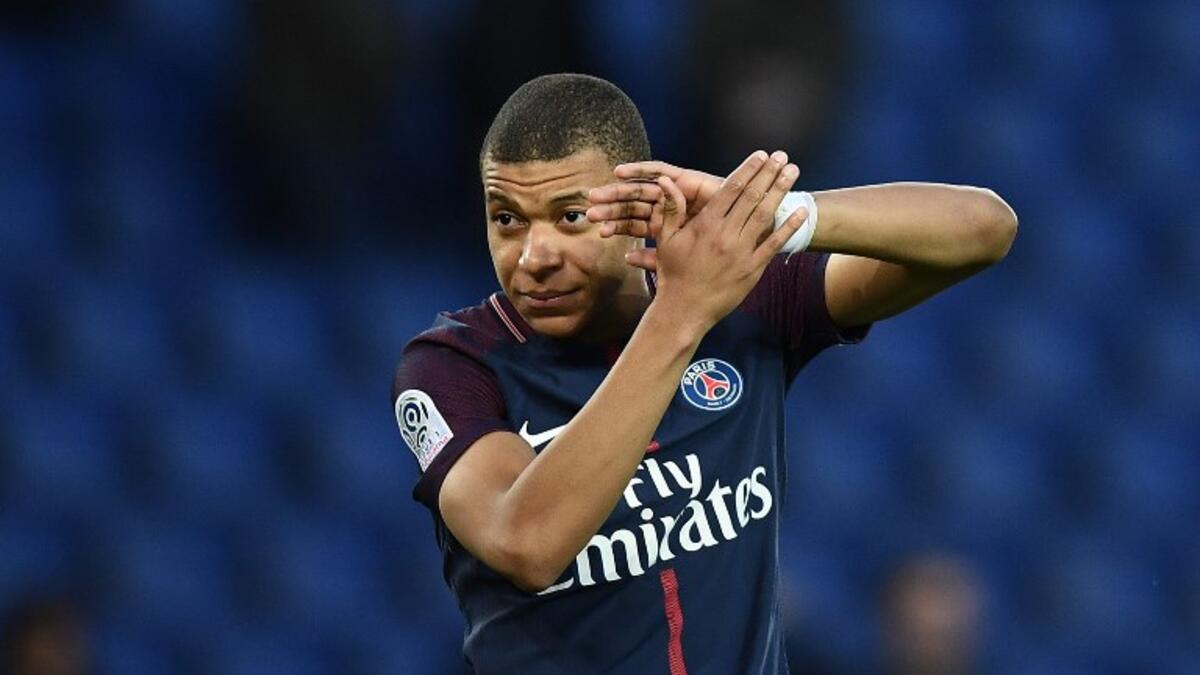 الفرنسي كيليان مبابي: فاجىء المهاجم الشاب المتابعين حينما انتقل من موناكو إلى جاره وغريمه باريس سان جيرمان الصيف الماضي، سجل 13 هدفاً هذا الموسم ليساهم في قيادة فريق العاصمة لاستعادة لقب الدوري الفرنسي.