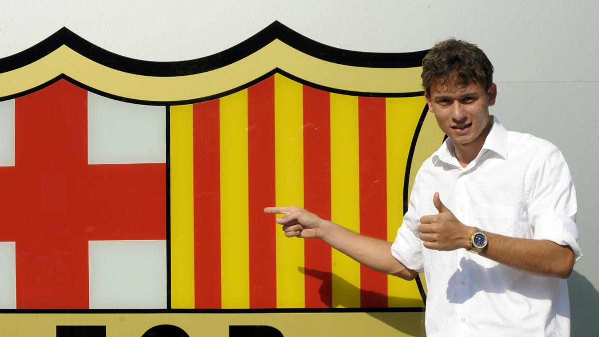 المهاجم البرازيلي كيريسون: انضم إلى برشلونة من بالميراس مقابل 14 مليون يورو، لكنه فشل في تقديم المستوى المطلوب فأعير إلى بنفيكا ثم انتقل إلى فيورنتينا ومنه إلى سانتوس وكروزيرو. تنقل بين الأندية حتى غادر البارسا عام 2014 في صفقة انتقال حر إلى كوريتيبا، يلعب حالياً في آروكا.