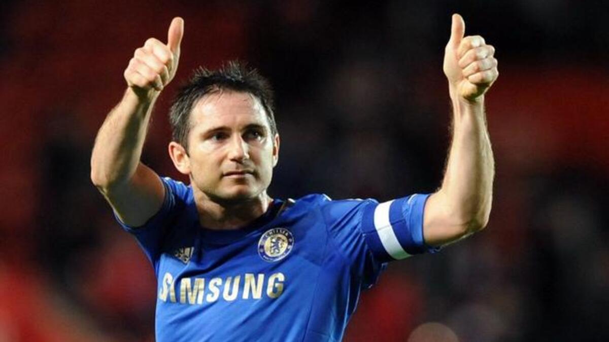 لاعب الوسط الإنجليزي فرانك لامبارد: جاء من ويست هام يونايتد عام 2001 مقابل 11 مليون جنيه، هداف النادي التاريخي برصيد 211 هدفاً خلال 13 عاماً ساهم فيها بفوز البلوز بـ 11 لقباً.