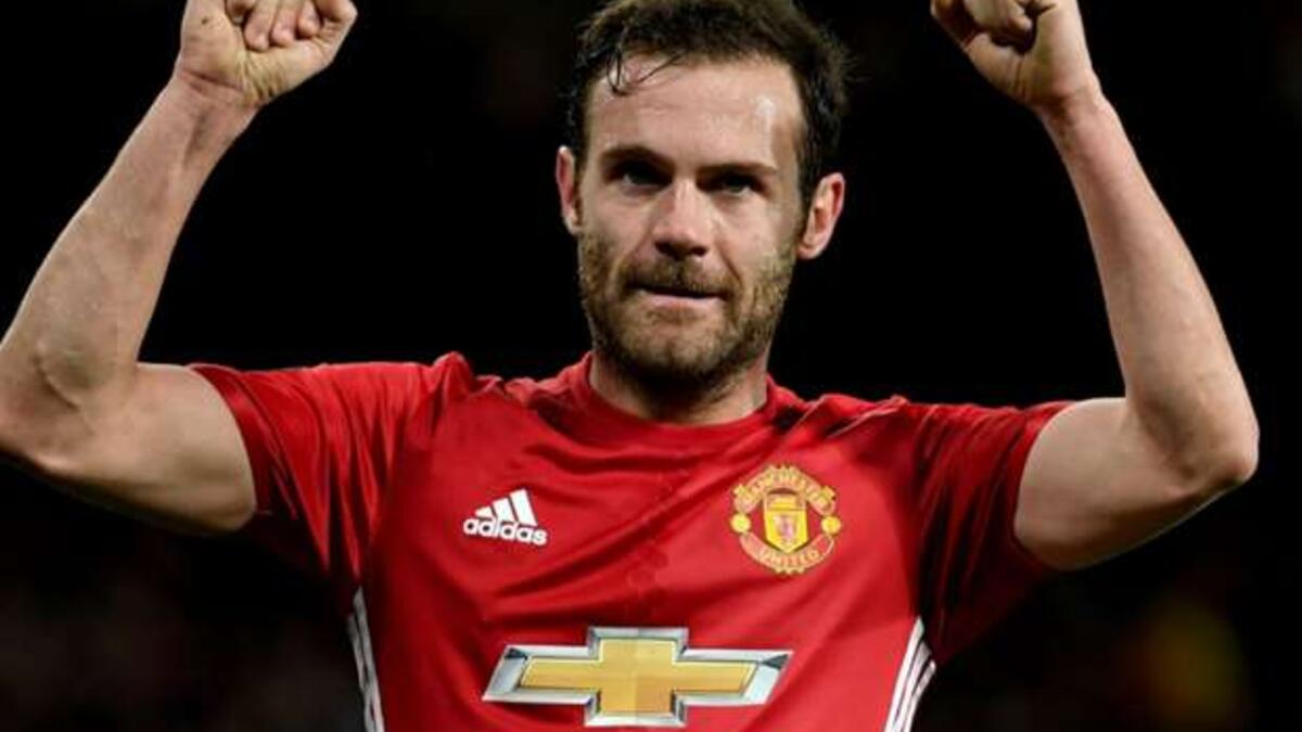 المركز السادس: لاعب الوسط الإسباني خوان ماتا من تشيلسي في يناير من عام 2014 مقابل 38.02 مليون جنيه استرليني.