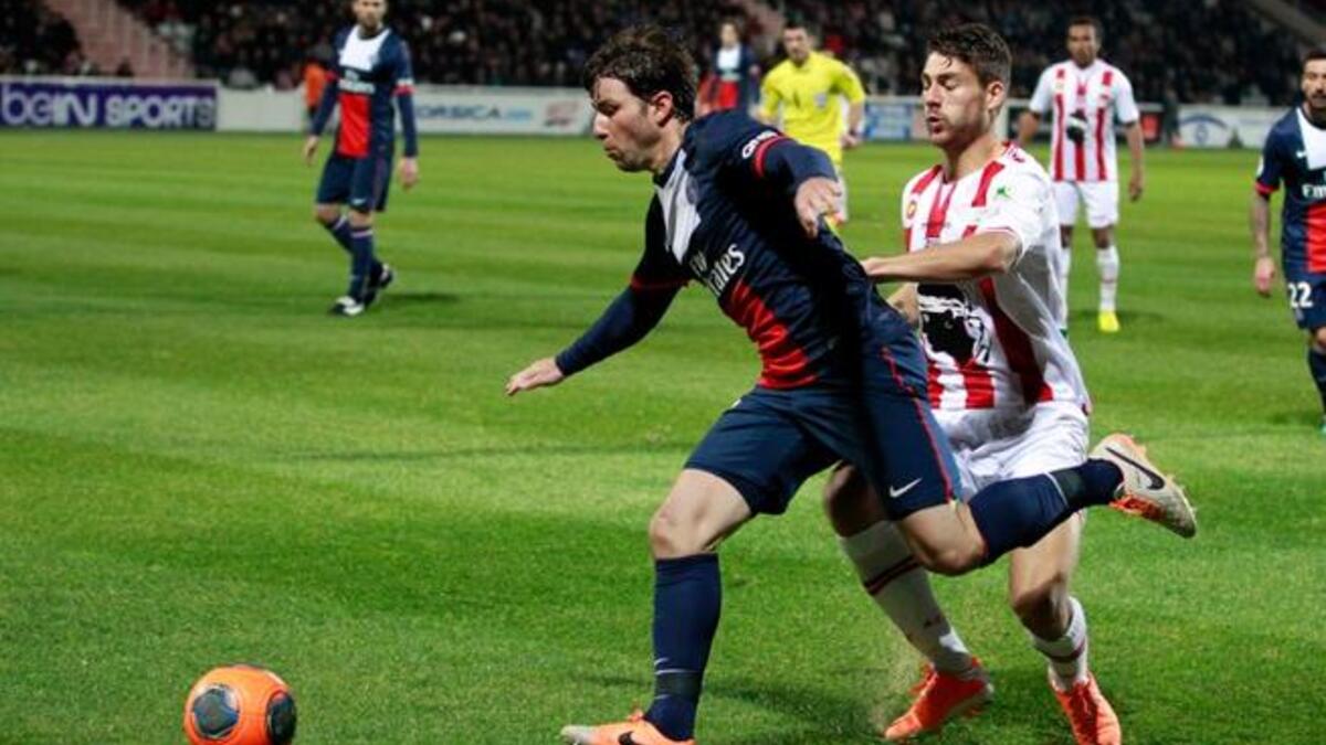 المركز الأول: الظهير البرازيلي ماكسويل (كروزيرو وأياكس وإنتر وبرشلونة وباريس سان جيرمان) بـ 37 لقباً.