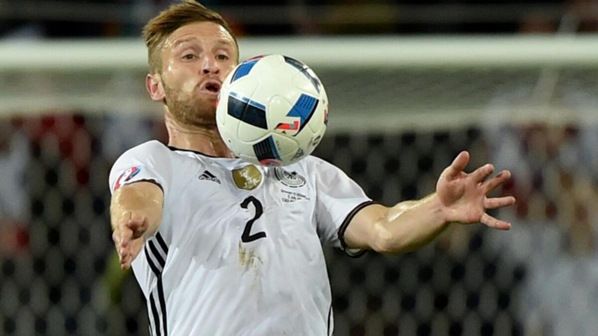 9- المدافع الألماني شكودران موستافي: من فالنسيا إلى آرسنال مقابل 41 مليون يورو